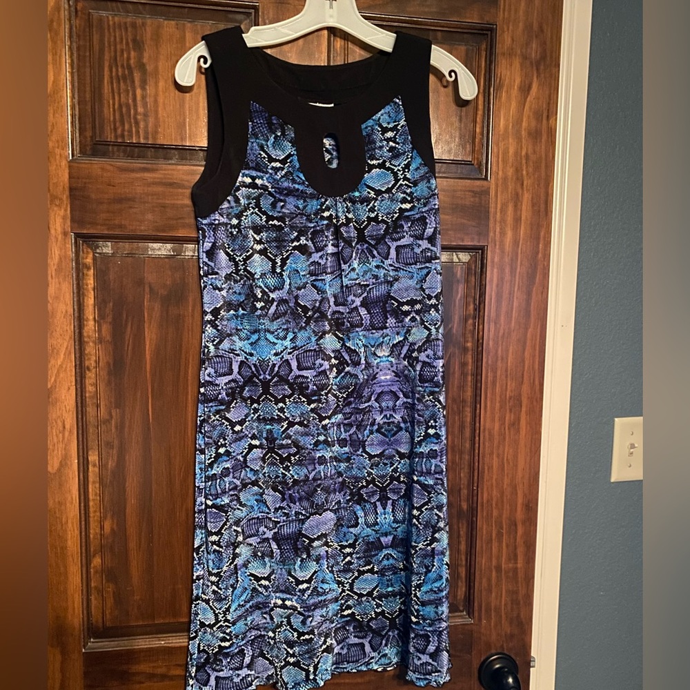 Spring sleeveless patterned midi dress